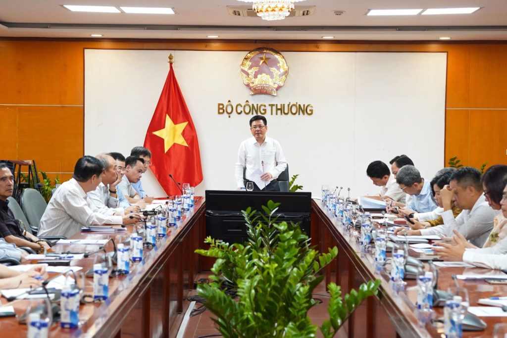 Bộ trưởng Nguyễn Hồng Diên chủ trì cuộc họp về bảo đảm cung ứng xăng dầu cho thị trường trong nước năm 2023